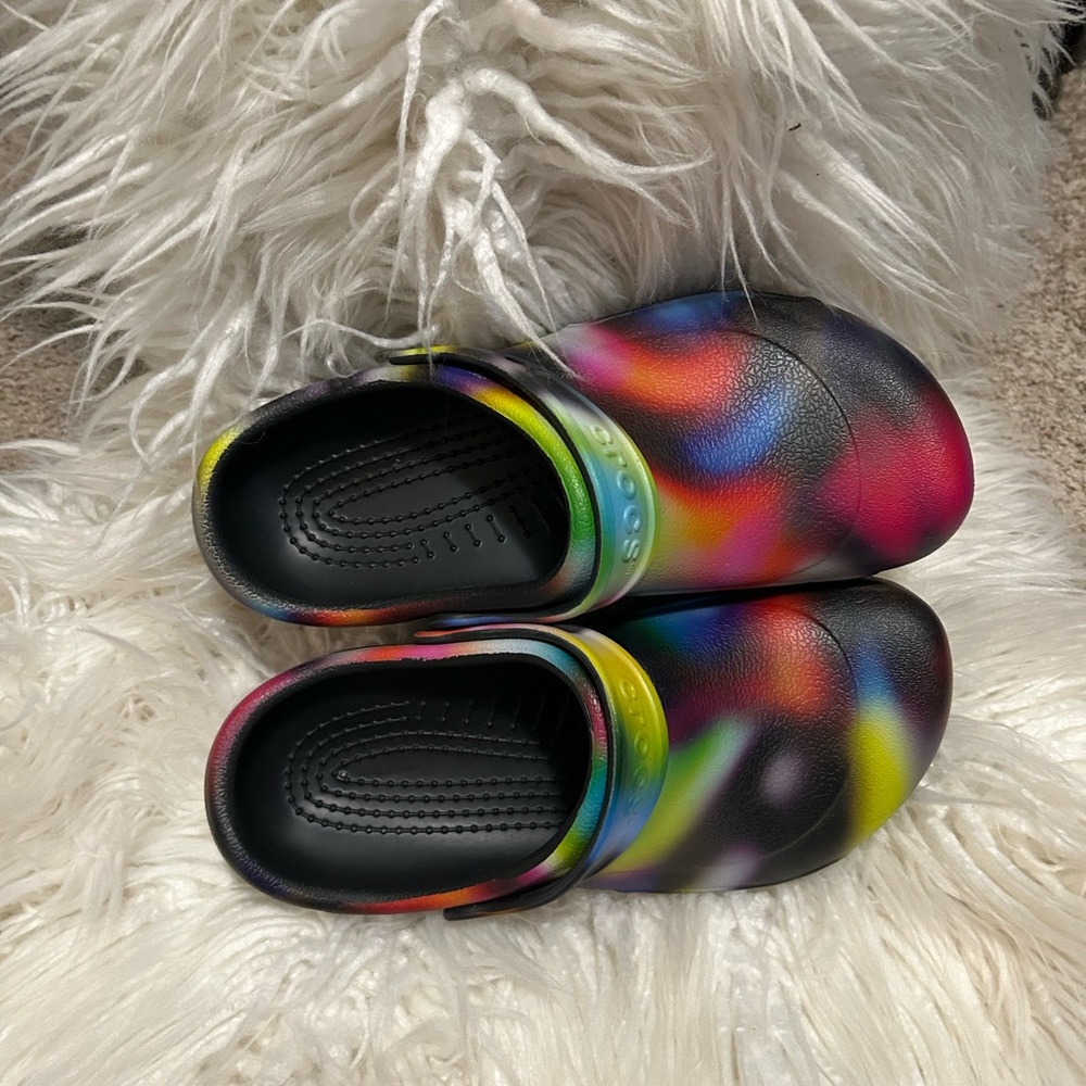 CROCS unisex Multicolor men’s 9, ladies 11